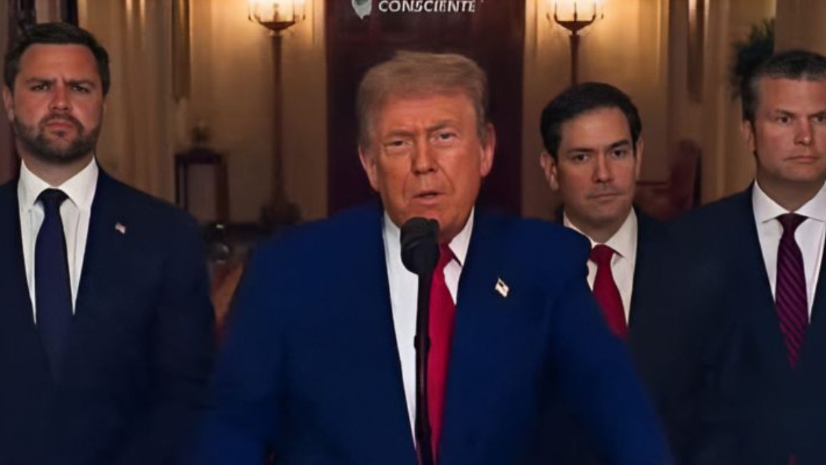 Political leader speaks at podium during Iran deal negotiations press conference with advisors