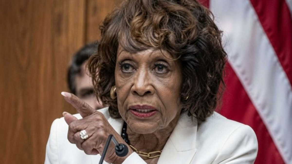 Maxine Waters age limits debate focuses on congressional term restrictions and age qualifications