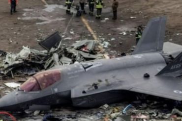 Navy aviators crash Mount Rainier wreckage debris field with emergency responders