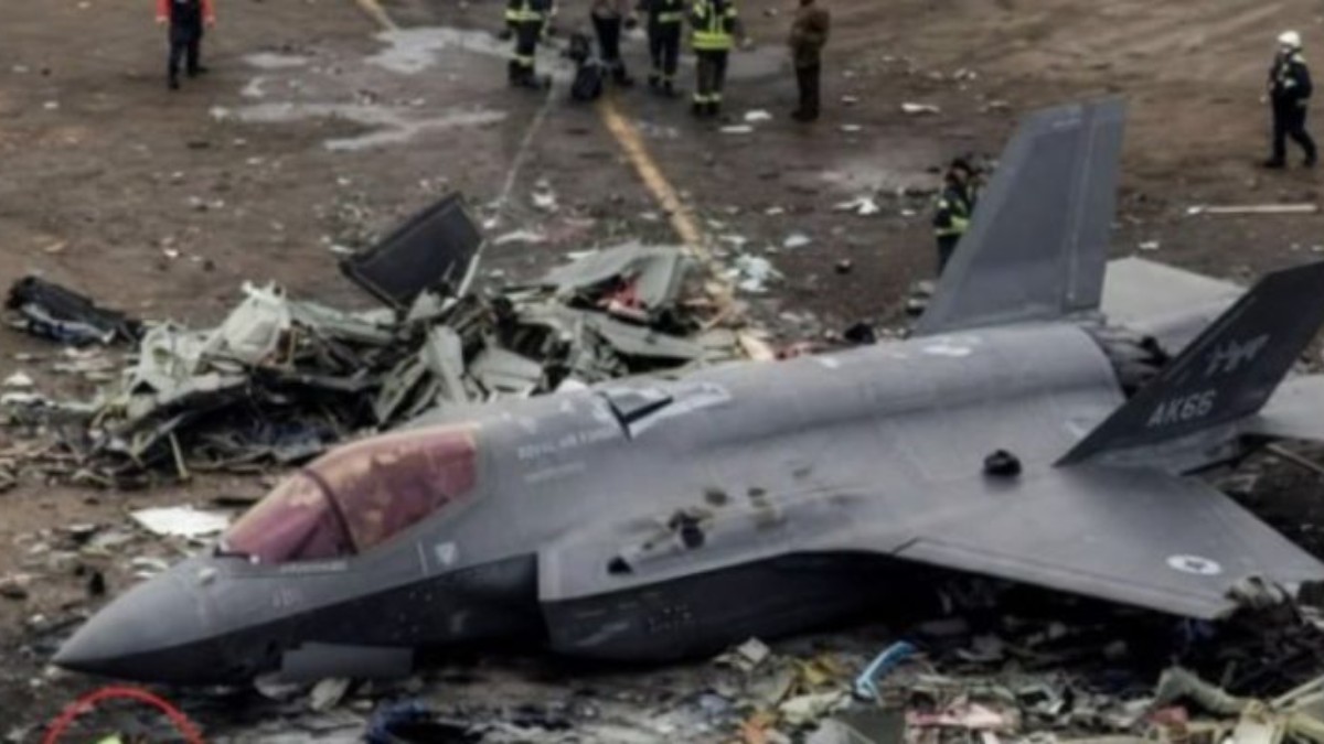 Navy aviators crash Mount Rainier wreckage debris field with emergency responders