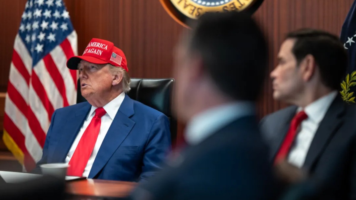 Trump Iran ceasefire negotiations in oval office meeting with officials and American flags