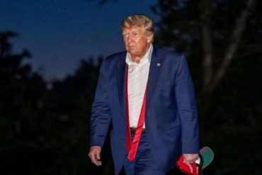 Trump late-night sighting with mysterious object in hand at night
