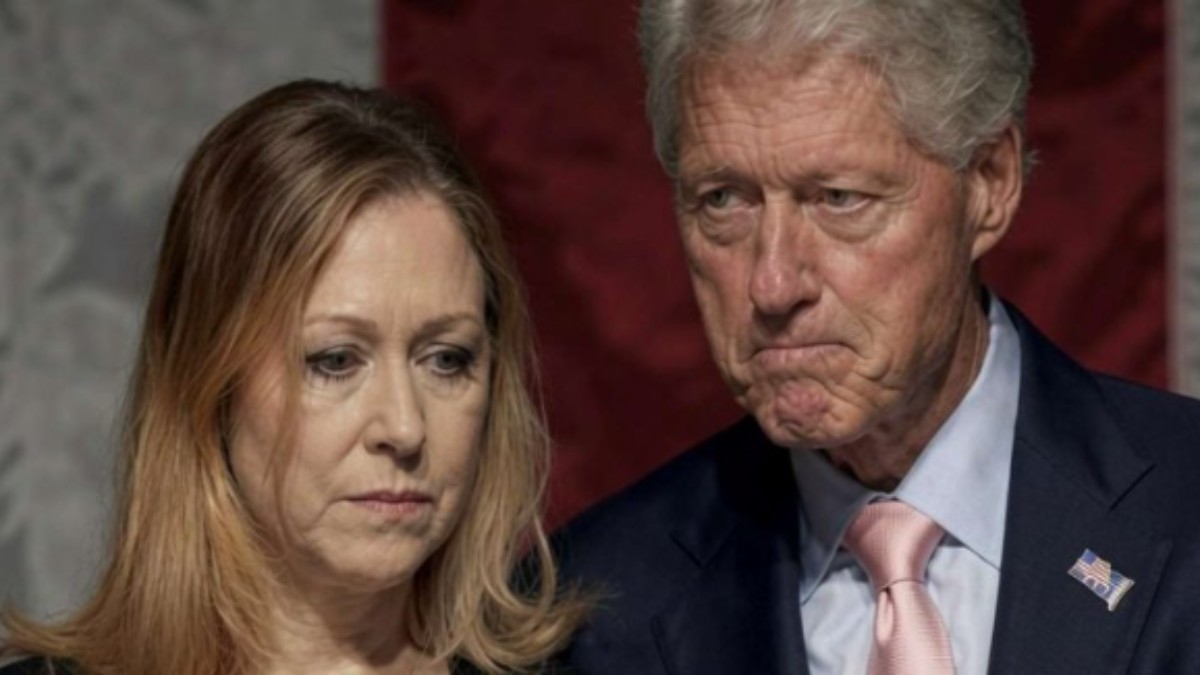 Bill Clinton recovery from sepsis with concerned family member by his side